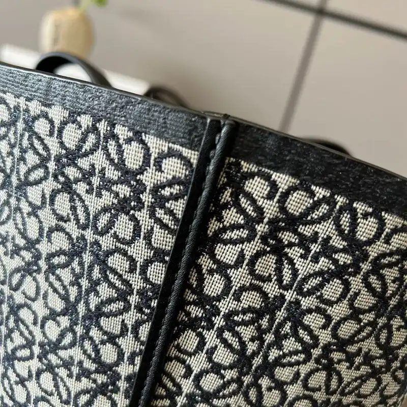 L0ew* bag 2210ya0048