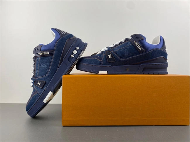 l0*is V*t0n lv trainer fashionforward 1657